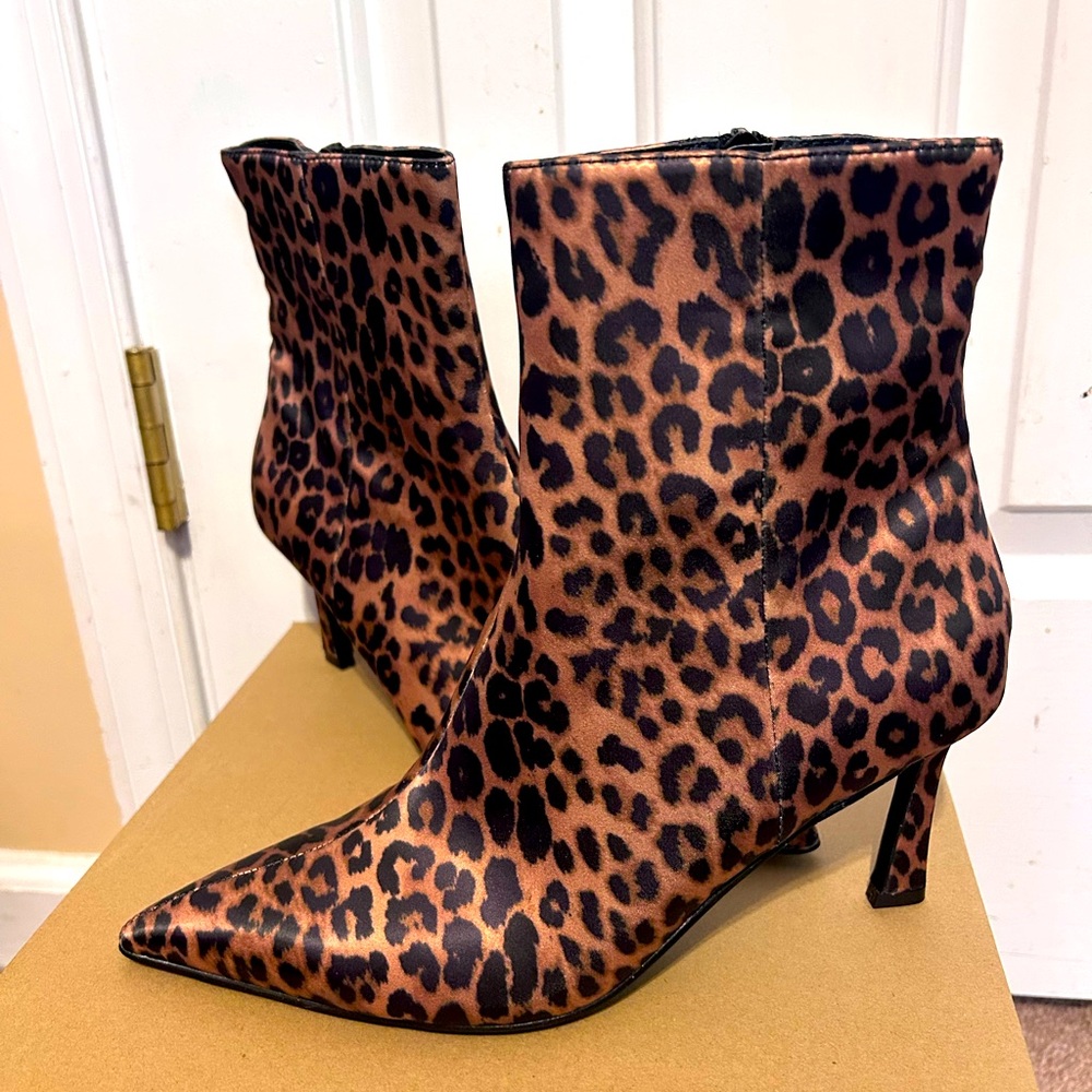 NWT Steve Madden cheetah print booties w Box - Picture 2 of 5